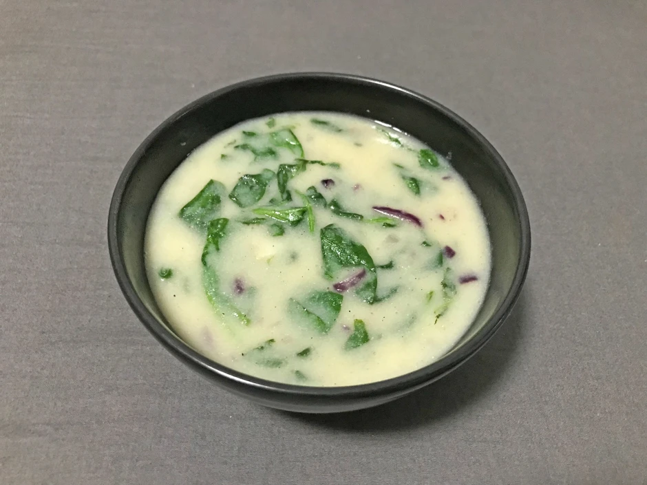 Grie&szlig;suppe mit Spinat