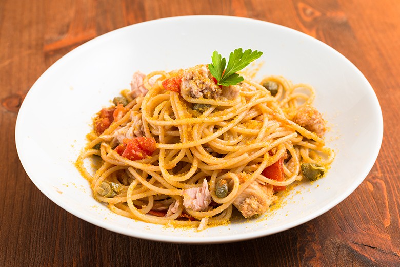 Spaghetti al sugo di tonno