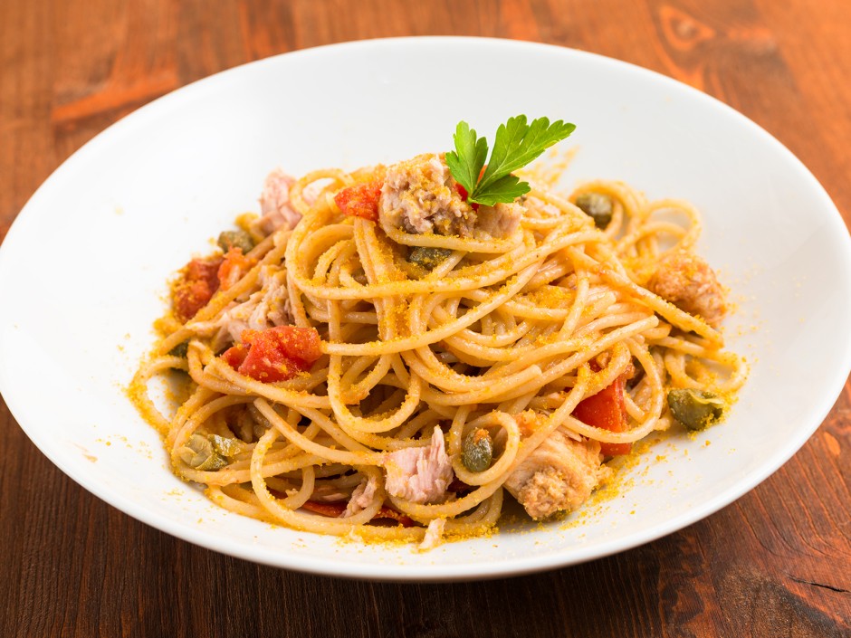 Spaghetti al sugo di tonno