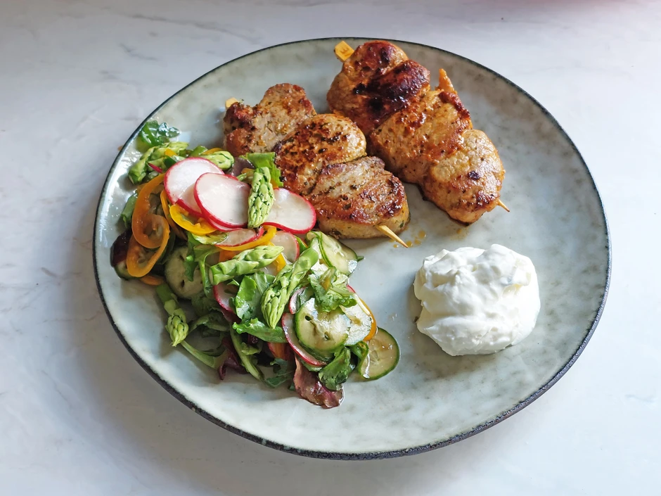 Filetspie&szlig;e mit Wildkr&auml;utersalat