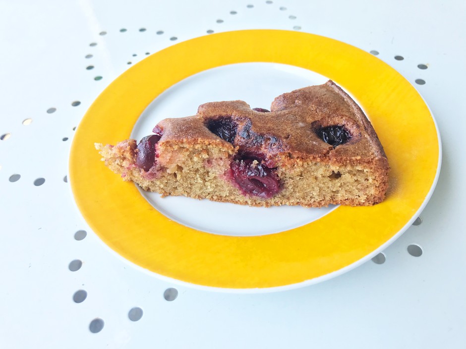 Saftiger Rührkuchen mit Kirschen