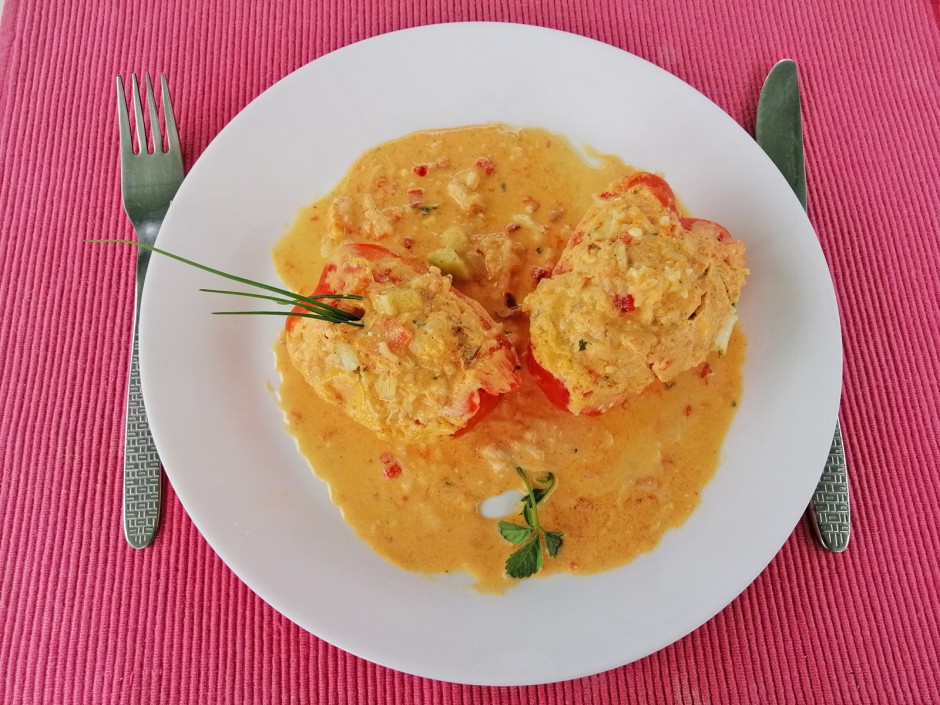 Gefüllte Paprika aus dem Camping-Backofen