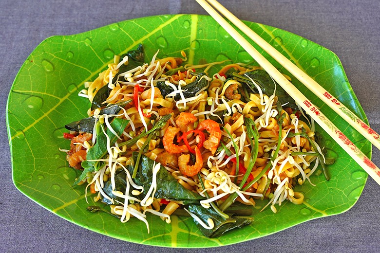 Bunte Streetfood-Nudeln alla Nonya