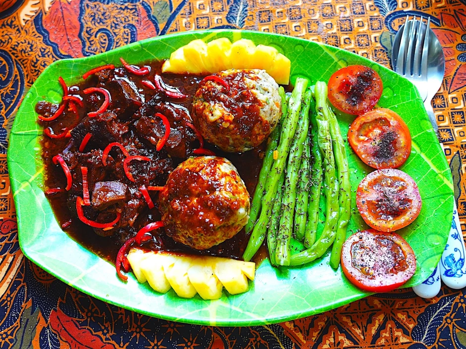 Shiitake-Pilze in Burgundersauce mit Brezenkn&ouml;del