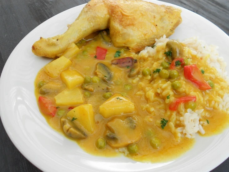 H&auml;hnchenkeulen in Curryso&szlig;e