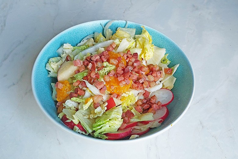 Bunter Salat mit Speck
