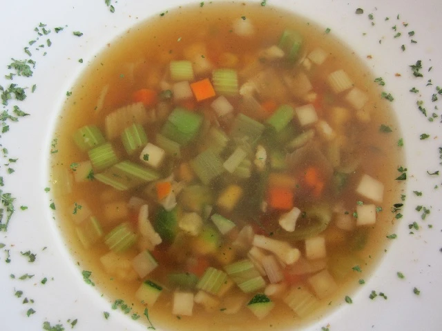 Quinoa Gem&uuml;sesuppe