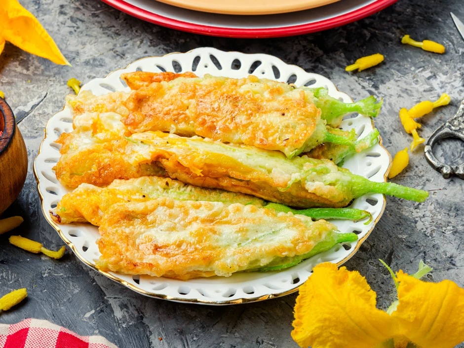 Gef&uuml;llte Zucchinibl&uuml;ten mit Ricotta 