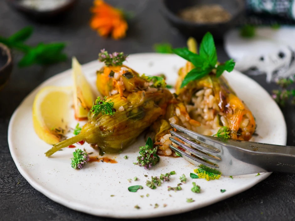 Gef&uuml;llte Zucchinibl&uuml;ten t&uuml;rkische Art