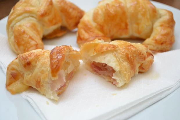 Bl&auml;tterteig-Schinkenkipferl