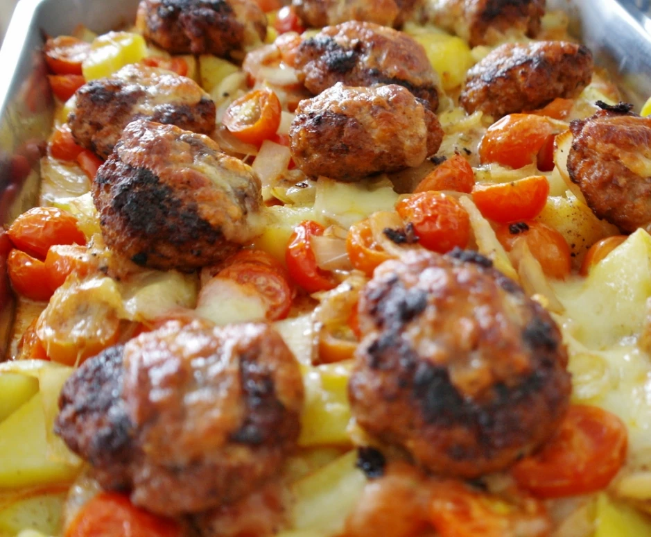 Kartoffeln mit Fleischbällchen