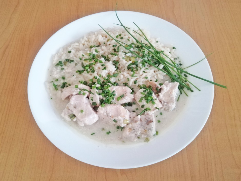 Hühnergeschnetzeltes in Kokossauce aus dem Camping Backofen
