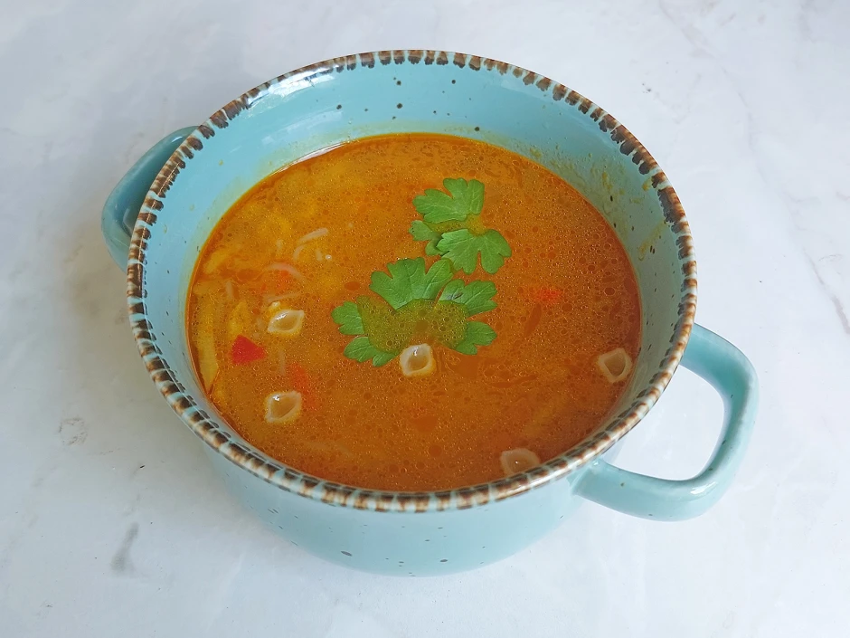 Thai-H&uuml;hnersuppe mit Nudeln