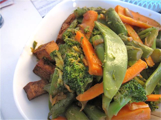 Wokgem&uuml;se mit Ofentofu