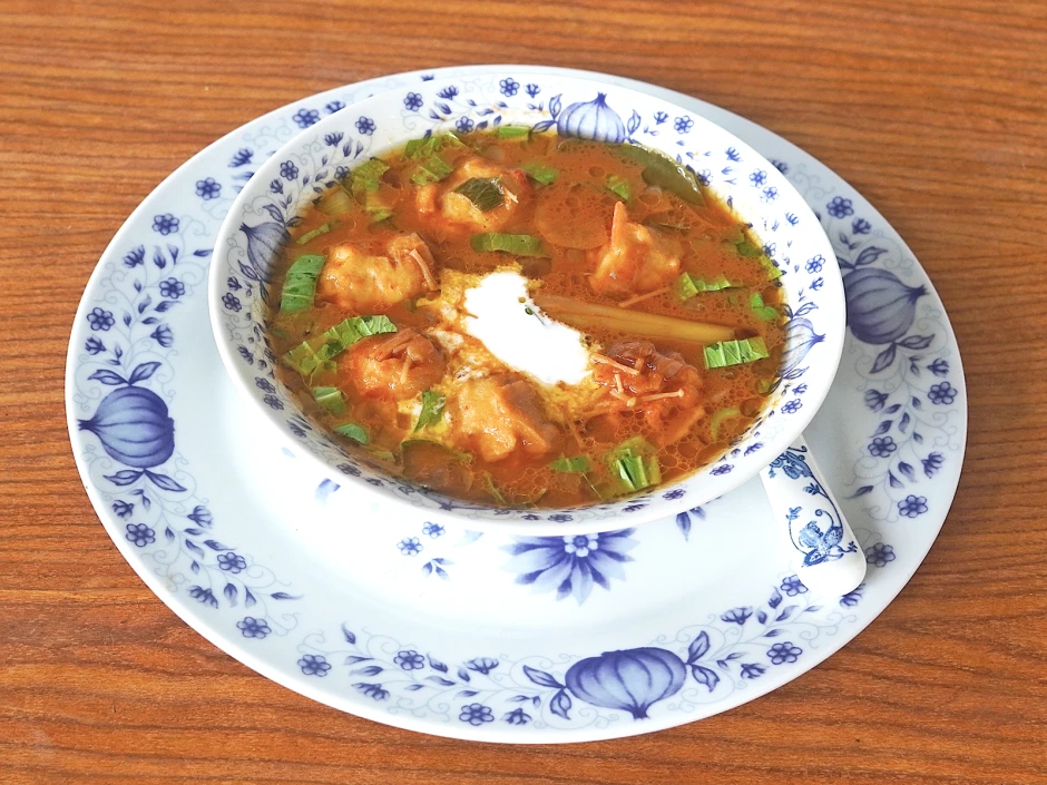 Fischkn&ouml;del-Suppe Singaraja