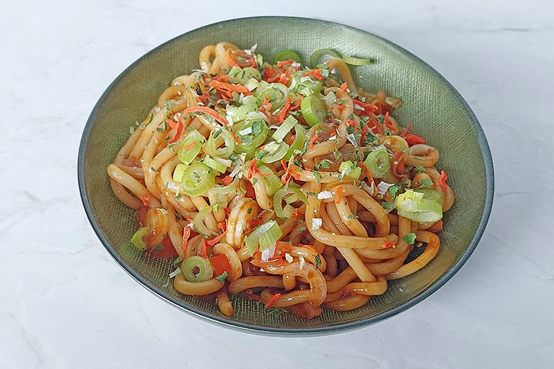 Japanische Nudeln mit Frühlingszwiebeln