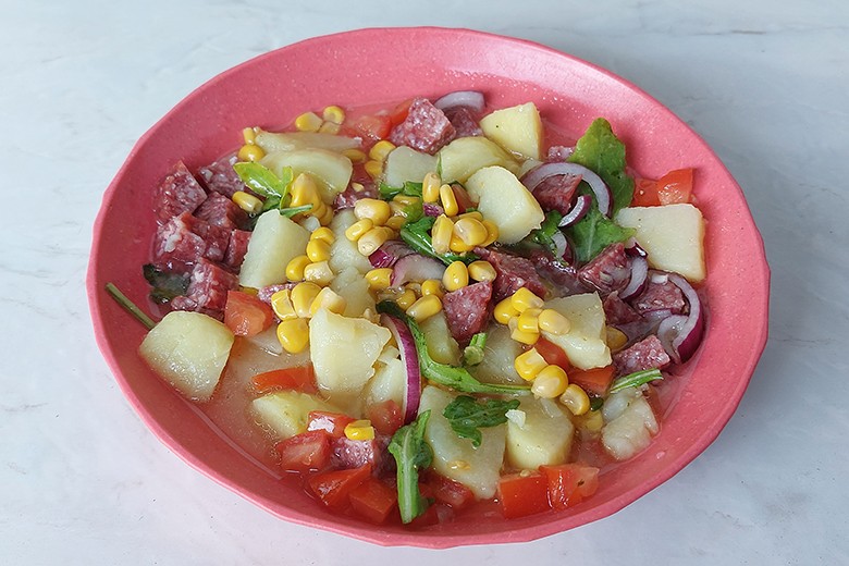 Erdäpfel-Salami-Salat