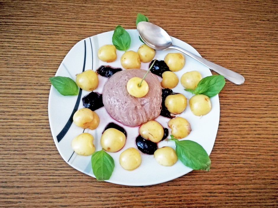 Kirschen mit Schokolade Eis