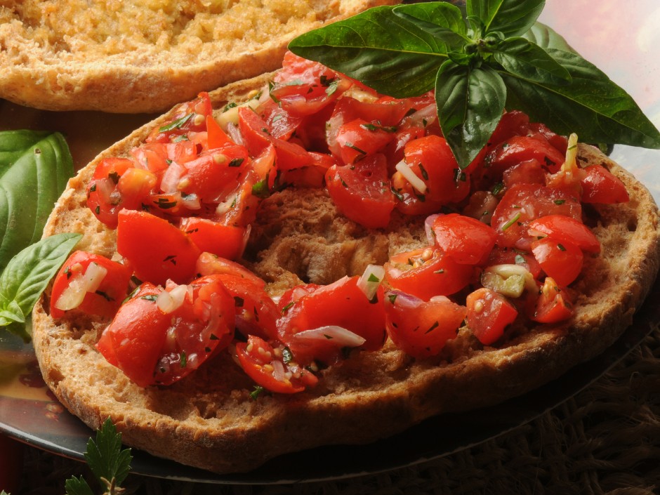 Friselle mit Tomaten und Knoblauch