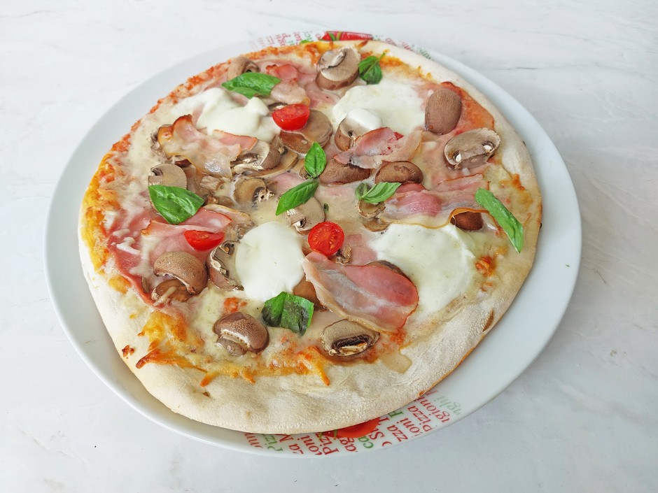Pizza mit Büffelmozzarella