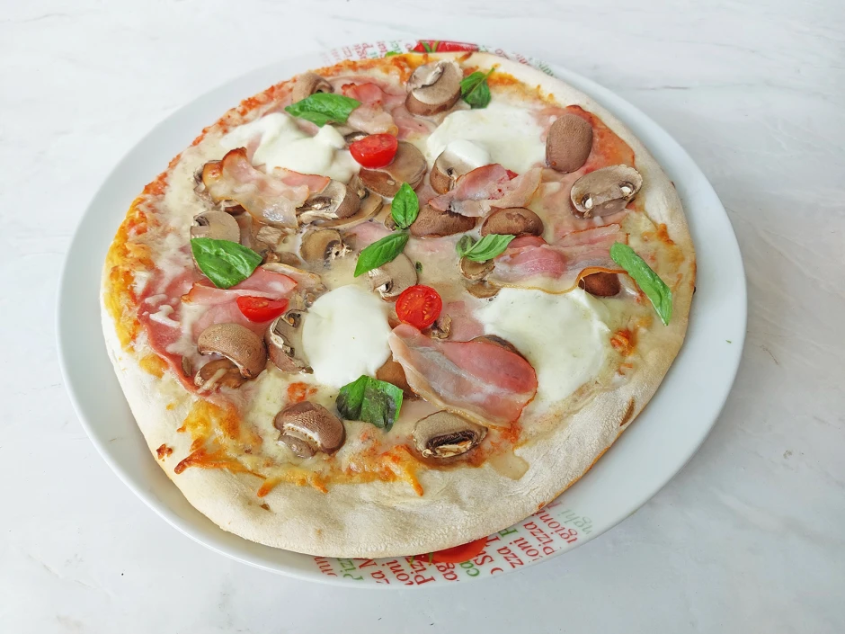 Pizza mit Büffelmozzarella