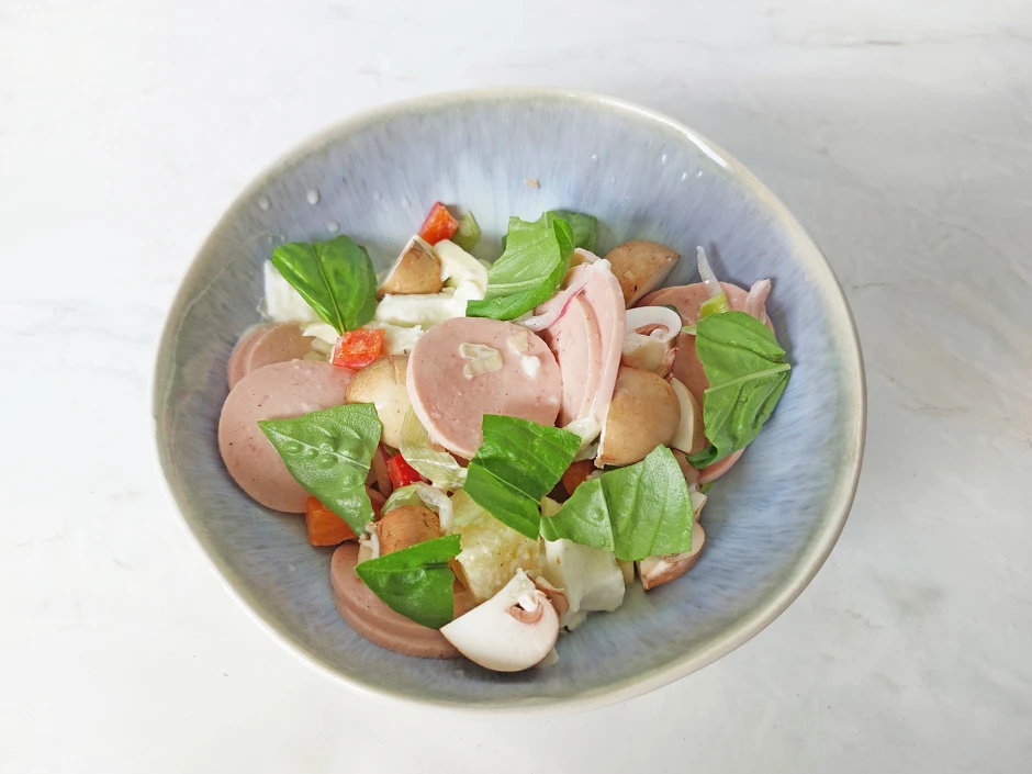 Bunter Wurstsalat mit Mozzarella