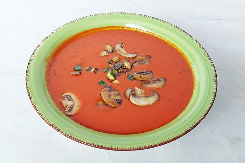 Zucchini-Tomatensuppe