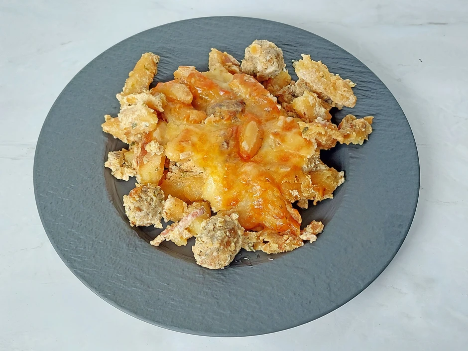 Schupfnudelauflauf mit Fleischb&auml;llchen