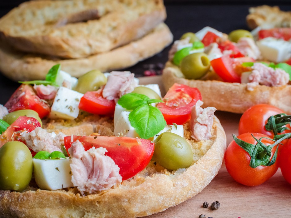 Friselle mit Tomaten und Thunfisch