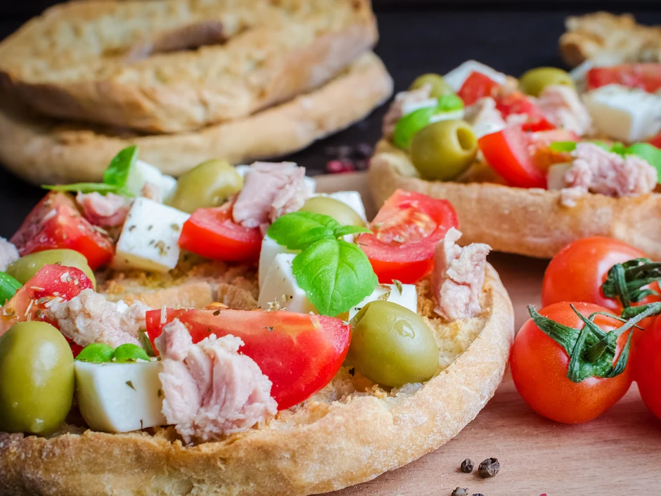Friselle mit Tomaten und Thunfisch