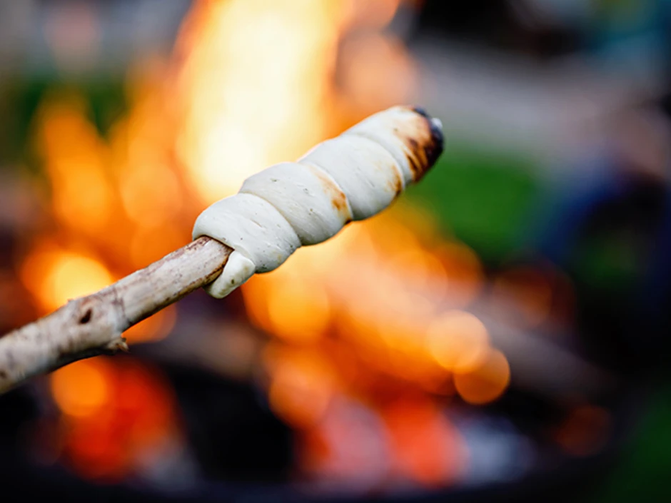 Lagerfeuer Stockbr&ouml;tchen