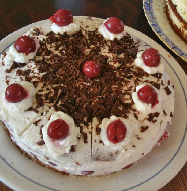 Kirschtorte mit schwarzem Rum