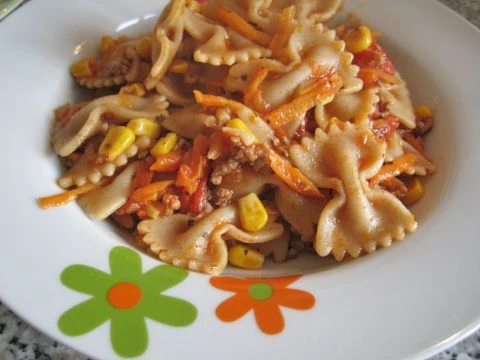 Vollkornnudeln mit Gem&uuml;se-Fleisch-Sauce