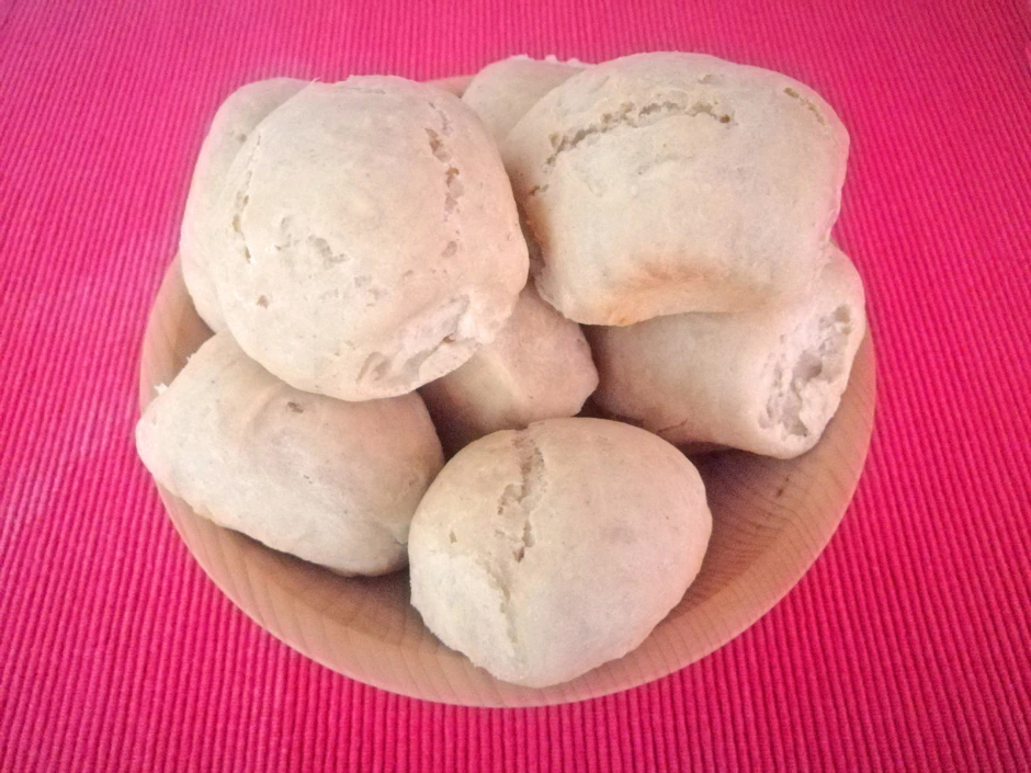 Dinkel-Semmeln aus dem Camping-Backofen