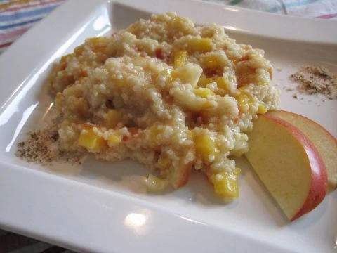 Hirsecreme mit Früchten