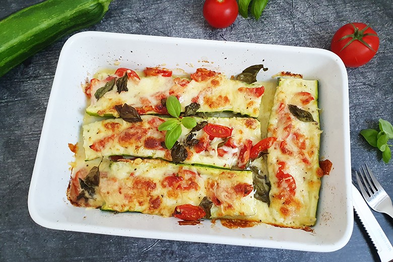 Gefüllte Zucchini mit Tomaten und Mozzarella