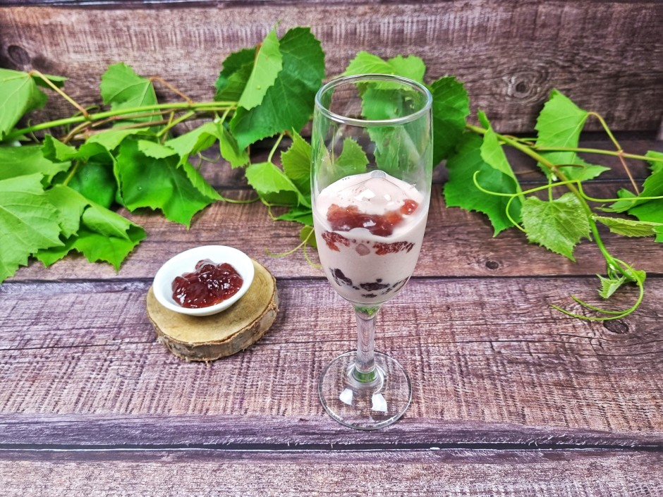 Erdbeer-Uhudler-Sorbet mit Uhudlersekt