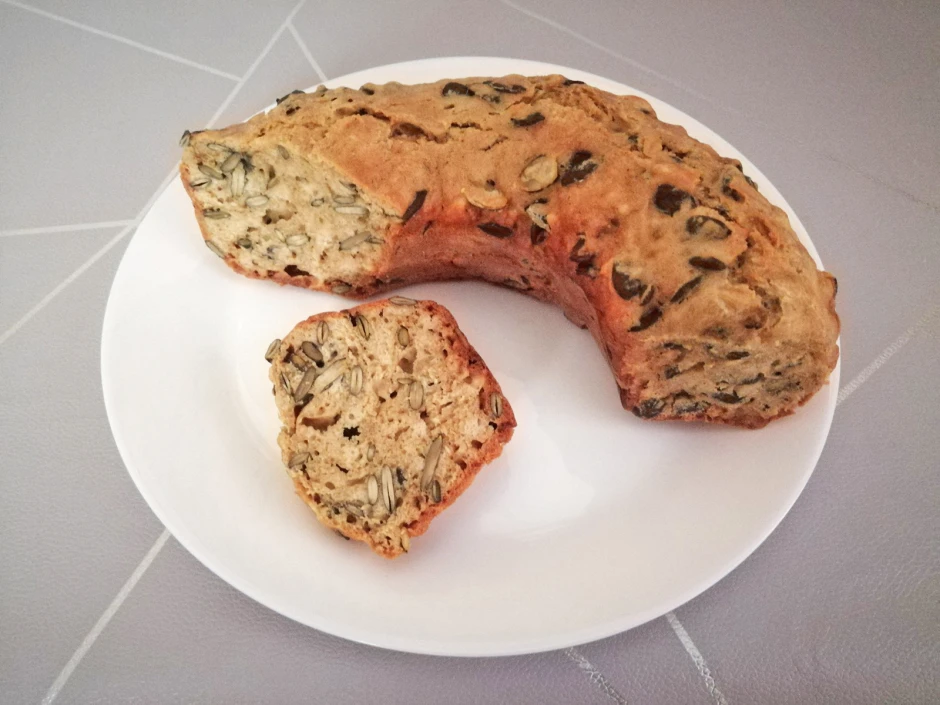 Topfen-Kürbiskernbrot aus dem Camping-Backofen