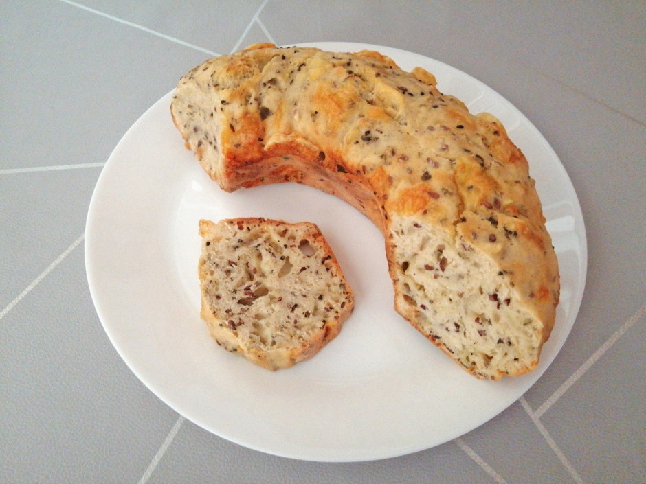 Schnelles Dinkel-Käsebrot aus dem Camping-Backofen