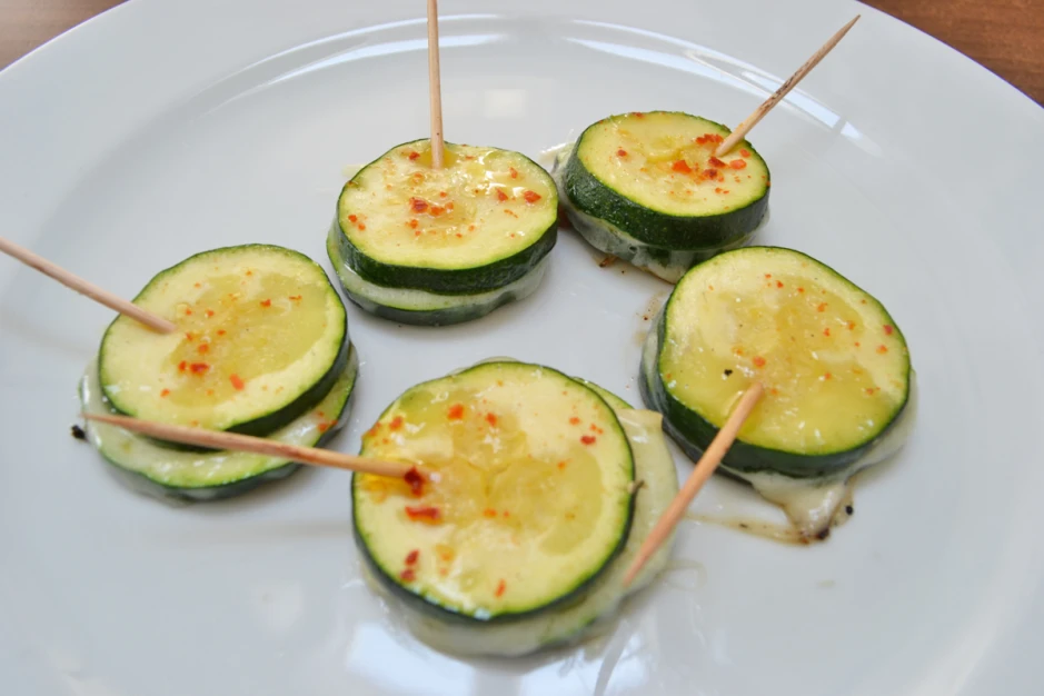 Gegrillte Zucchini mit K&auml;se