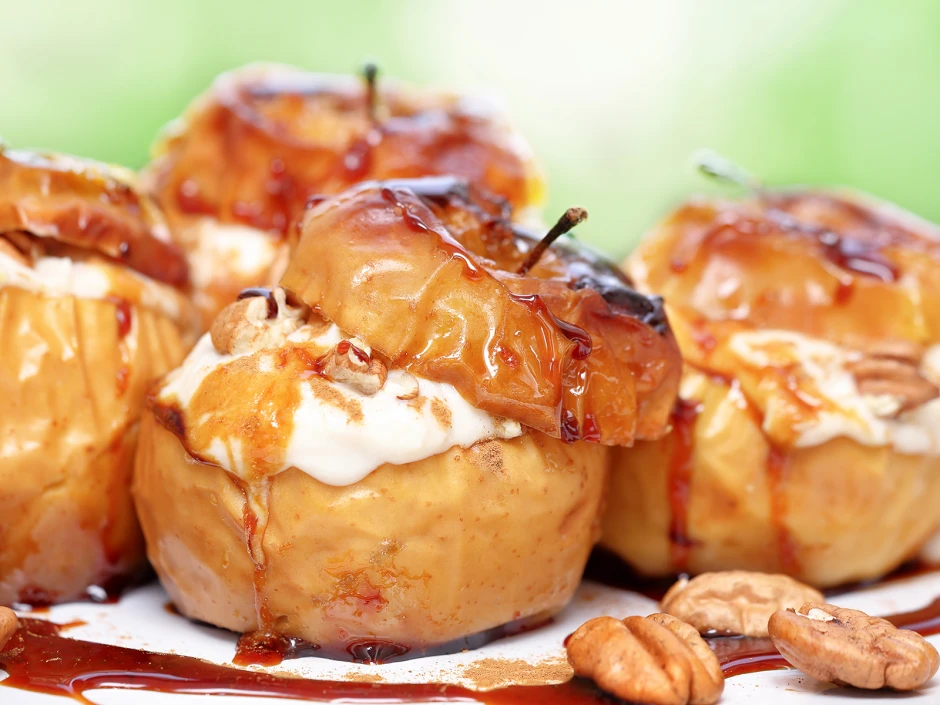Gef&uuml;llter Bratapfel mit Gl&uuml;hweinschaum