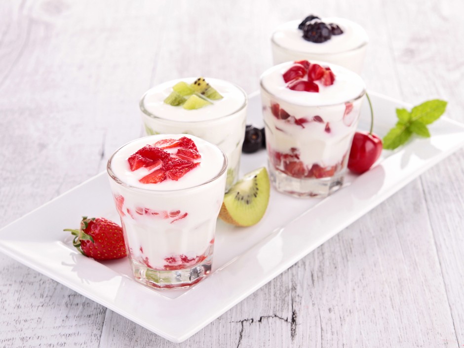 Topfencreme mit Früchte