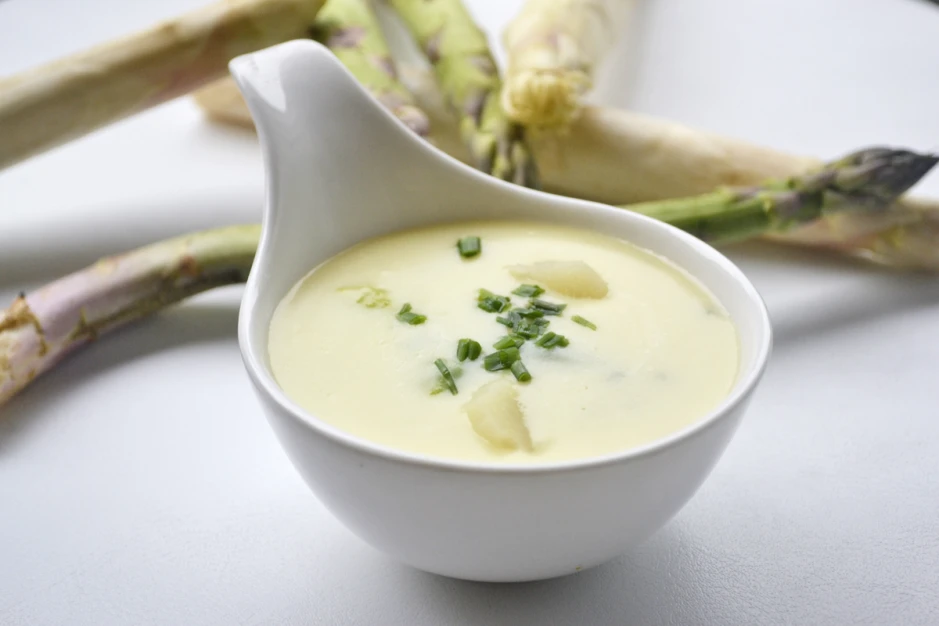 Spargelcremesuppe wei&szlig;-gr&uuml;n