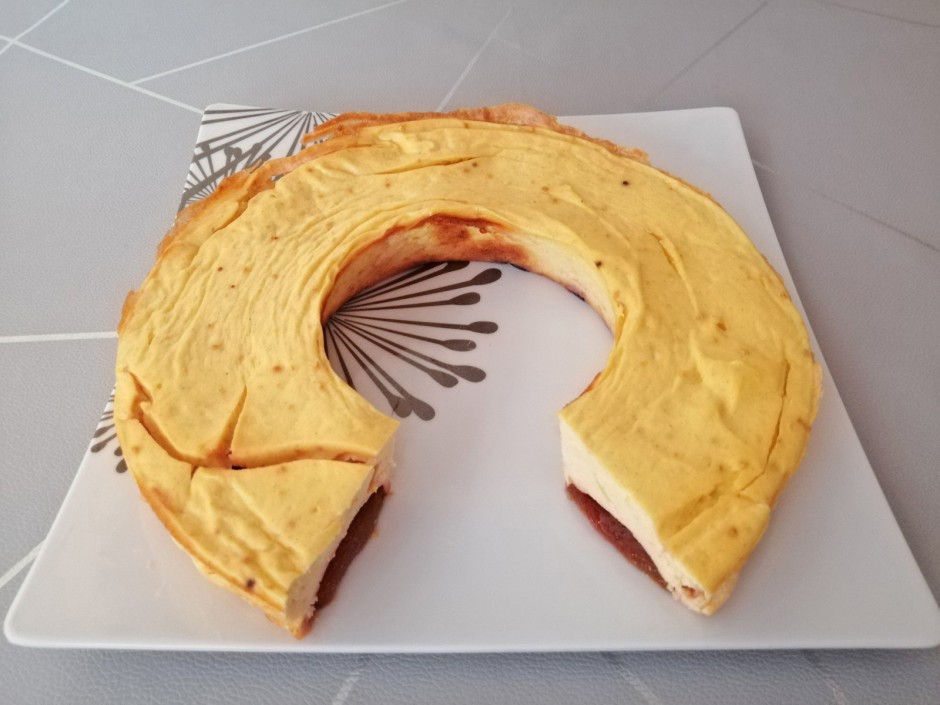 Topfenkuchen mit Zwetschkenboden aus dem Camping-Backofen