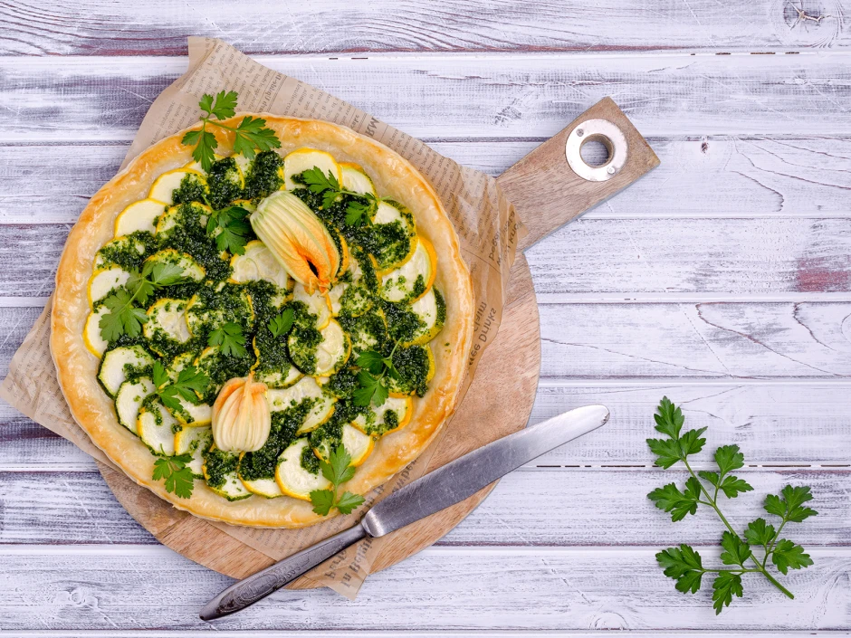 Gr&uuml;ne Pizza mit Pesto