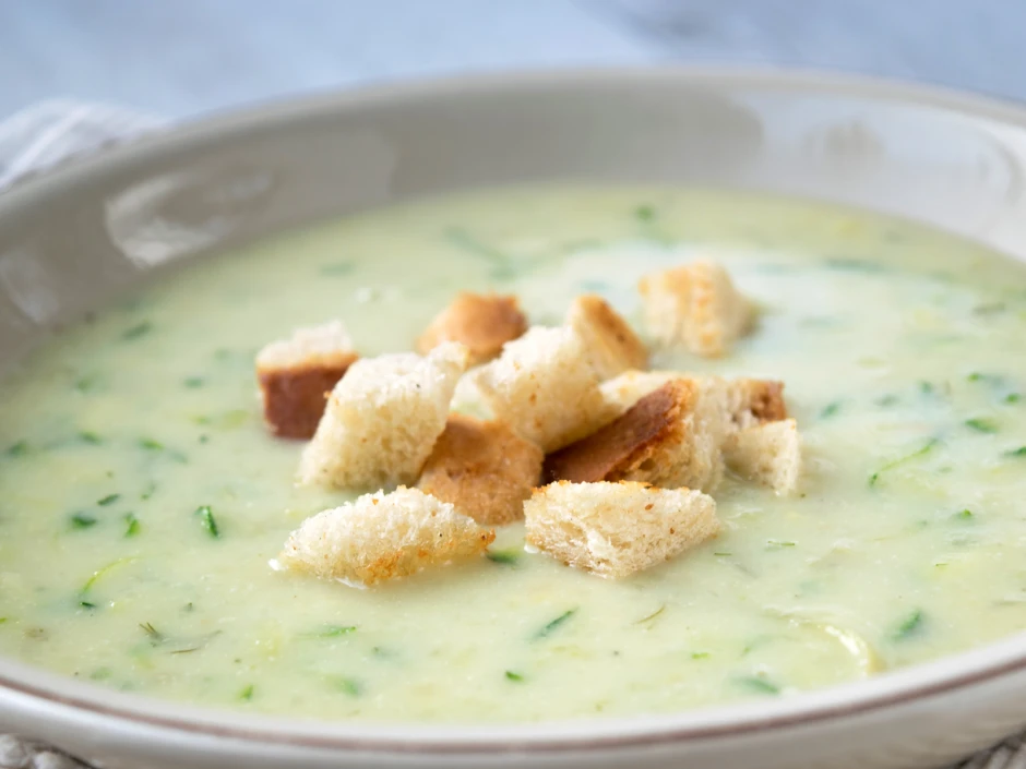 Kurkuma-Zucchinicremesuppe