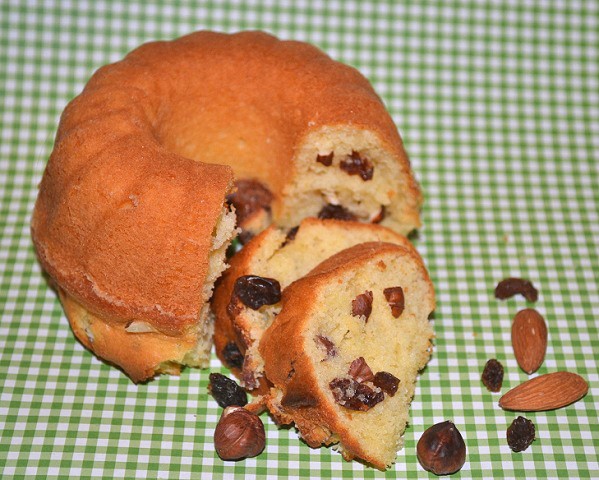 Nuss-Rosinenkuchen