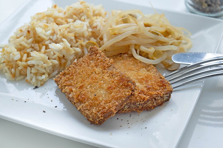 Tofu im Kräuter-Nuss-Mantel