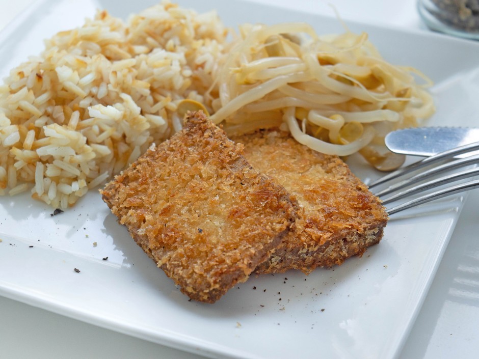 Tofu im Kräuter-Nuss-Mantel