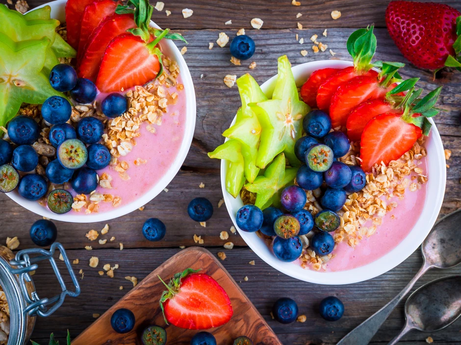 Fr&uuml;hst&uuml;cks-Beerenm&uuml;sli mit Sternfrucht